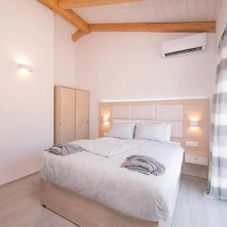 Di Pietra Villa